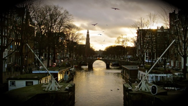 winter canal scene amsterdam