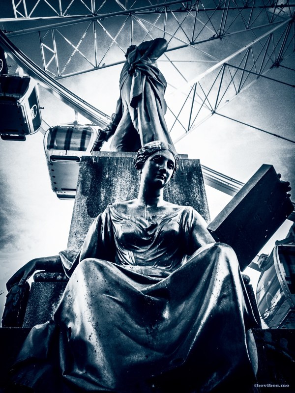 Robert Peel Statue and The Big Wheel in Manchester's Piccadilly Gardens by Mark Wallis
