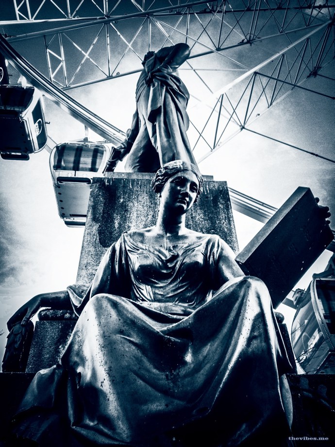 Robert Peel Statue and The Big Wheel in Manchester's Piccadilly Gardens by Mark Wallis